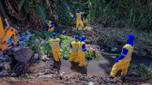 Lauro de Freitas intensifica limpeza nos rios, drenagens e ações da Operação Buraco Zero
