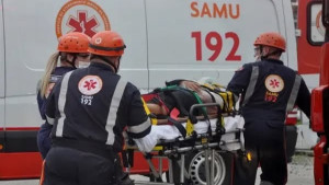 Ambulância do Samu é apedrejada a caminho de resgate na Bahia