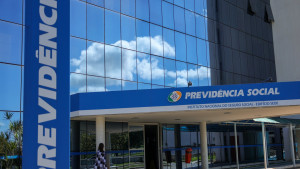 Mais de 1,2 milhão de aposentados ainda não pediram reembolso de descontos irregulares do INSS