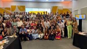 Participação da prefeita Débora Regis em Sobral reforça pacto entre poderes e entidades pela educação pública