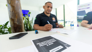 Cadastro de ambulantes da praia de Arembepe é iniciado