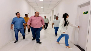 Prefeito e vice visitam nova indústria instalada em Dias d’Ávila