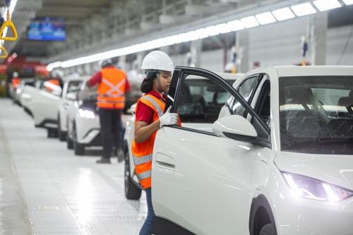 Expansão industrial da BYD: fábrica na Bahia passa a operar em dois turnos e reforça geração de empregos